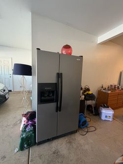 Side-by-Side Refrigerator with Ice & Water Dispenser  $500