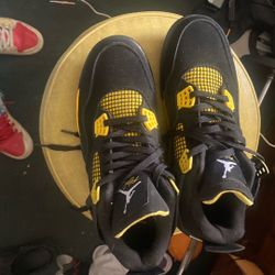 Jordan 4s Thunders