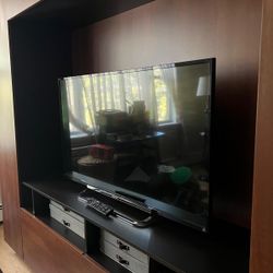 Sony Bravia LCD TV with 3D Glasses