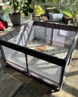 Baby/toddler play pen