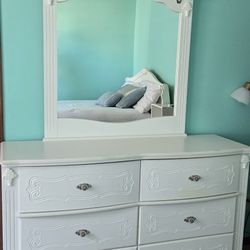 White Dresser With Drawers