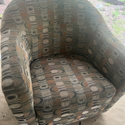Swiveled chair 