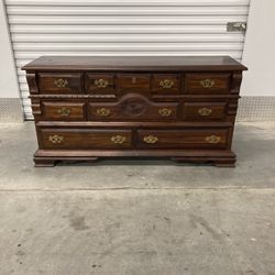 Dresser with 8 drawers Webb furniture &88 size: 66x18 h:34”