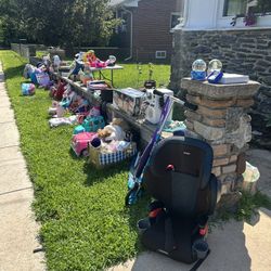 YARD SALE - TONS OF LIKE NEW ITEMS AND TOYS