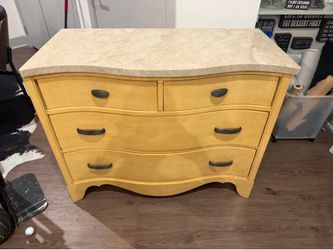 American Drew 4 drawer dresser