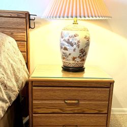 Beautiful Queen Bedroom Set-Looks New