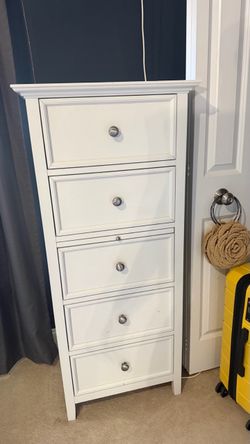 5 drawer chest with pull out shelf
