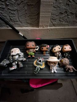 8 collectible funko pops