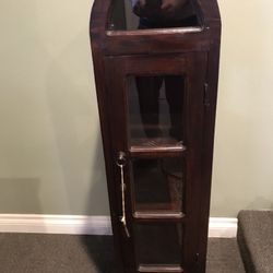 ANTIQUE CURIO CABINET W/Skeleton Key