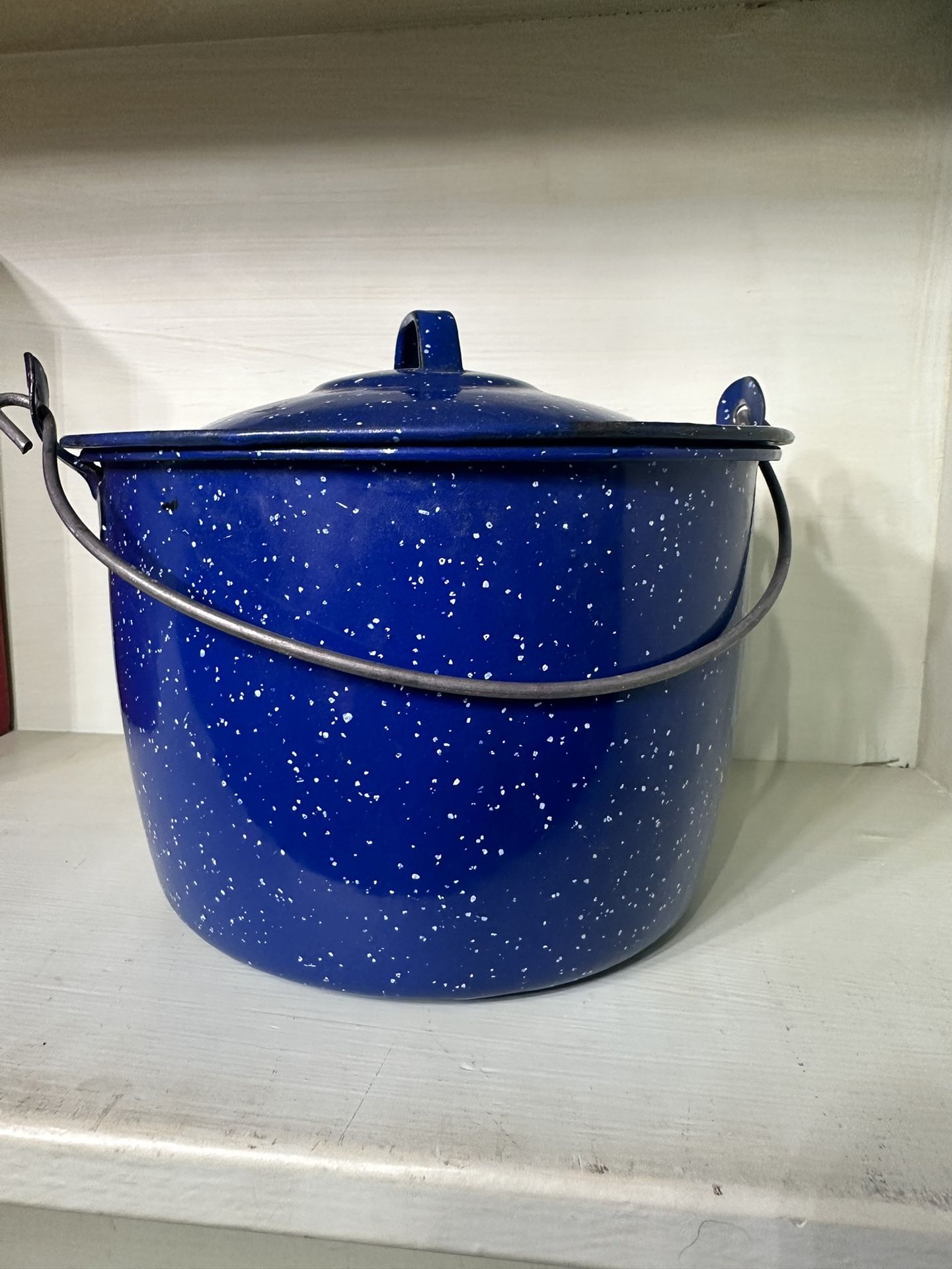 Vintage Grannite pail with lid