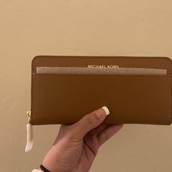 New Michael Kors Wallet W/ Gift Box! 
