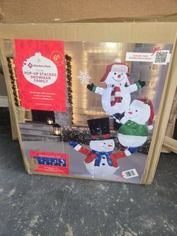 Member's Mark 6 Ft Pre-Lit Stacked Snowman Family