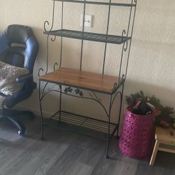 Adorable Bakers rack 