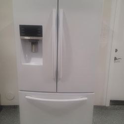 Samsung  Counter Depth French Door Refrigerator Excellent Condition 
