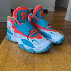 Very Nice NIKE AIR SPEED TURF Basketball Shoes, Size 5Y