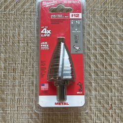JAM-Free Step Drill Bit