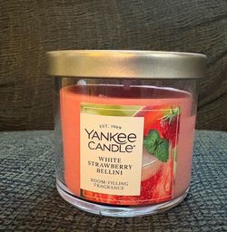 Yankee Candle NWT White Strawberry Bellini Mini 4.3 OZ Candle