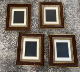 4 large Wall Frames 21” x 18” Holds 8” x 10” Photos or Prints.