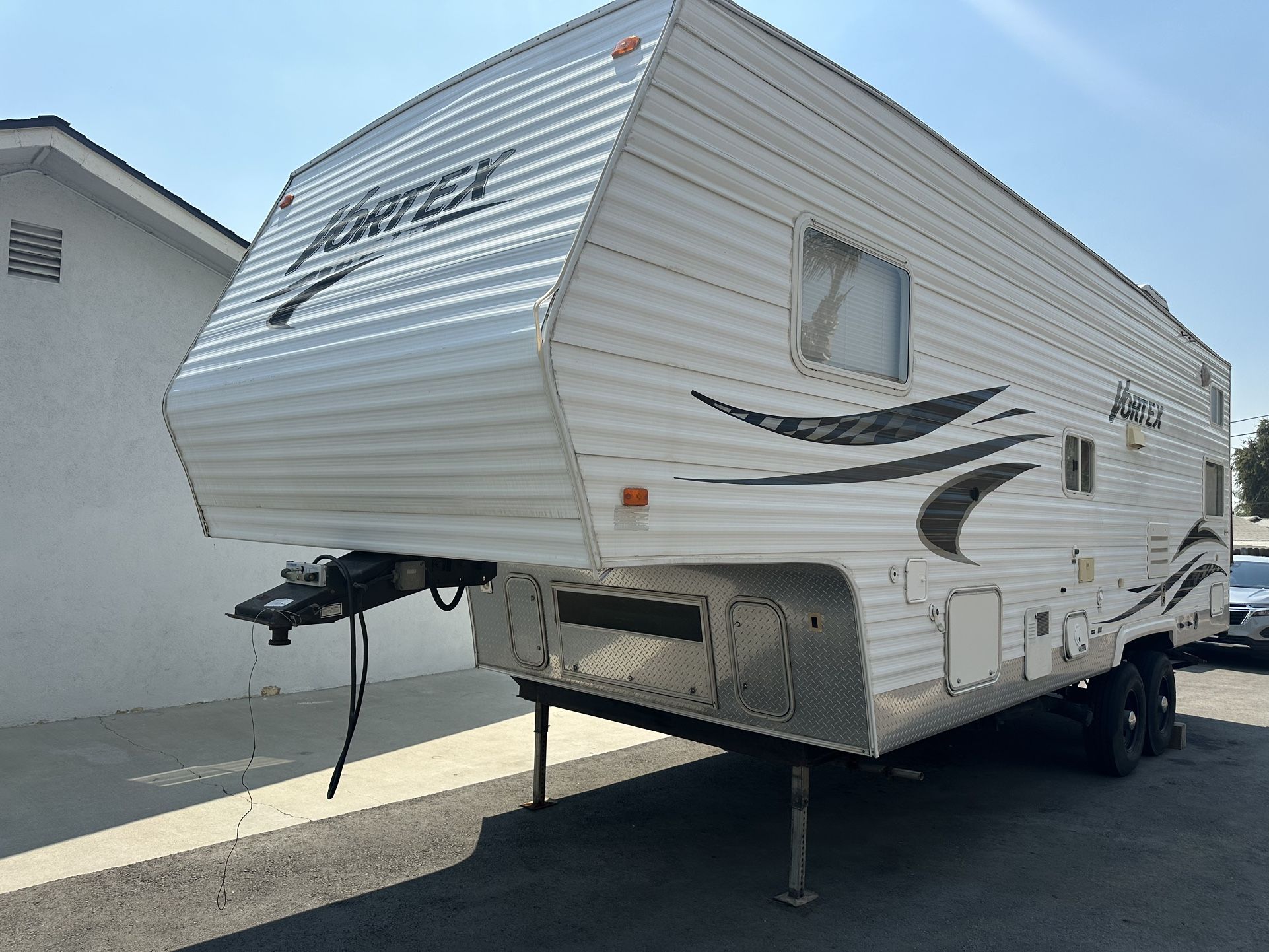 2006 Thor Vortex 27 Ft. 5th Wheel Toy Hauler for Sale in Upland, CA ...