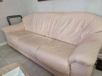 FREE 5 PIECE QUEEN BED FURNITURE WITH MIRROR