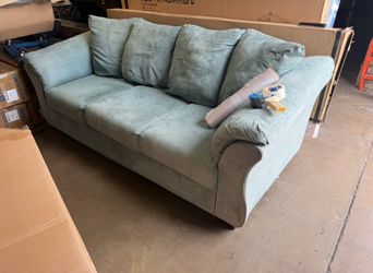 Free Furniture!! Free MUST BE ABLE TO PICK UP!