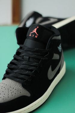 AIR JORDAN 1 MID SE "BLACK/OLIVE GREY-LT WILD MANGO"
