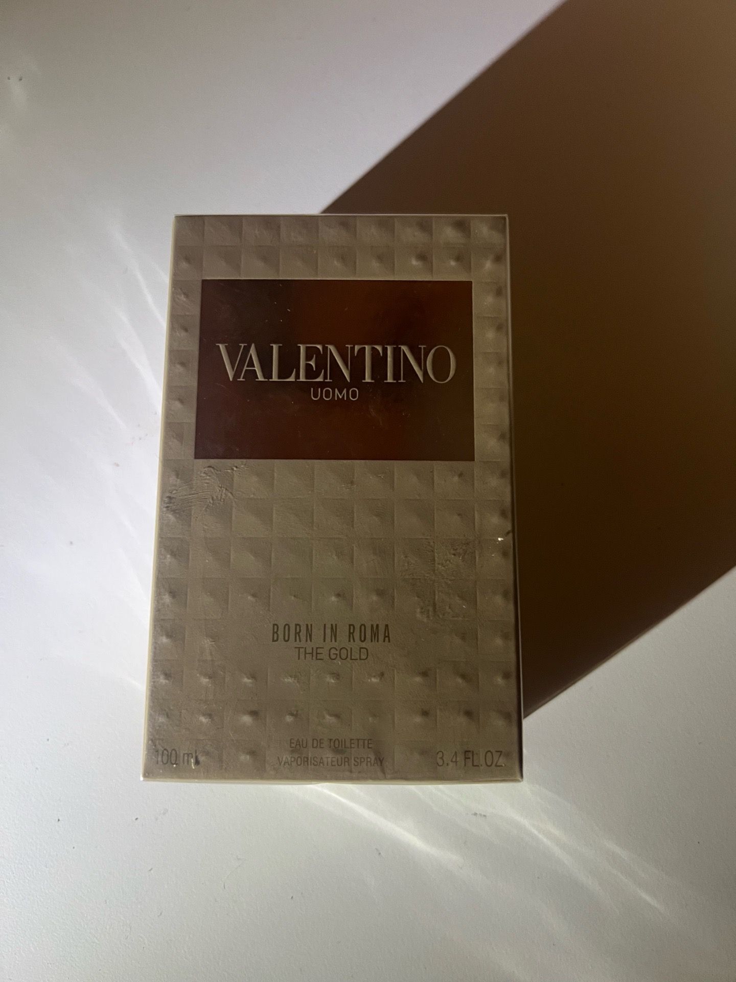 Gold Valentino hundred millimeter