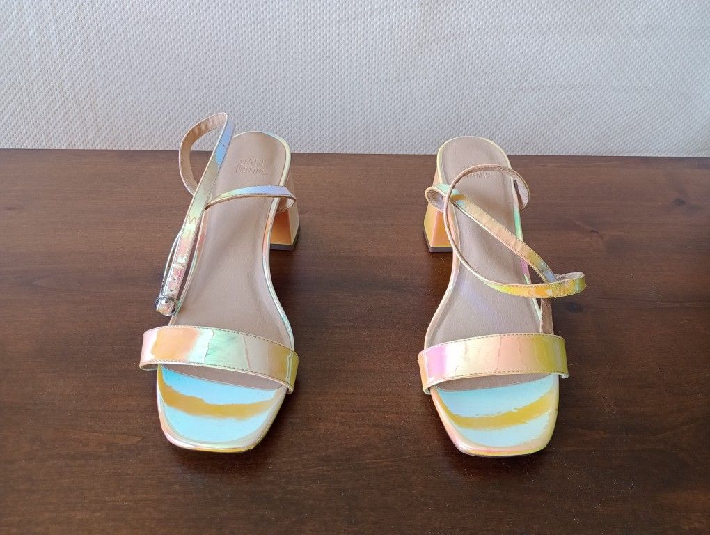 Women Gold Iridescent Chunky Heel Sandal Size 10