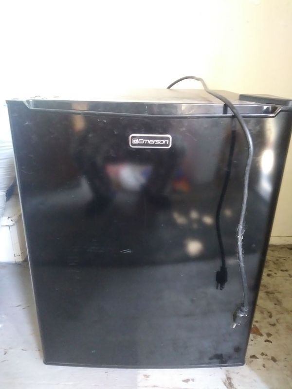 Emerson Cr276be Mini Refrigerator 2 7 Cf Frig For Sale In New Bedford Ma Offerup