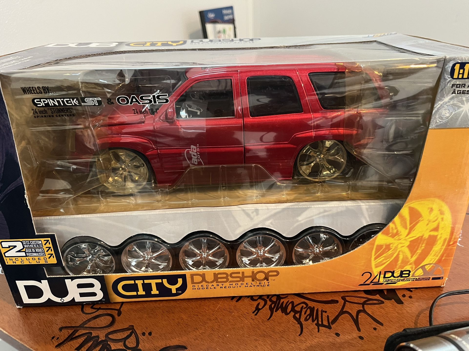 Jada Toys DUB CITY 2002 CADILLAC ESCALADE  Red DUB SHOP 1/18 diecast rare  NIB