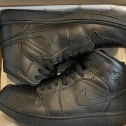Jordan 1 Mid Triple Black