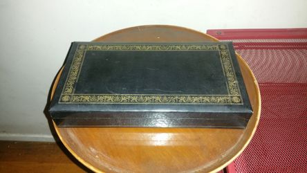 Small Asian style jewelry box