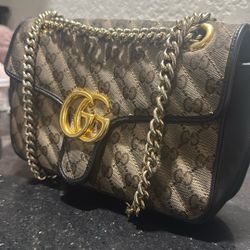 Authentic GUCCI PURSE 👜