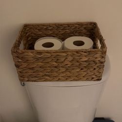 Woven Storage Basket (Seagrass / Natural) – Great Condition