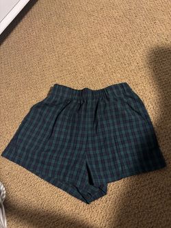 plaid shorts with pockets
