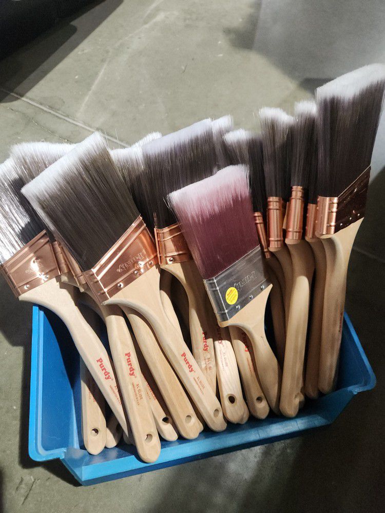 paint brushes 