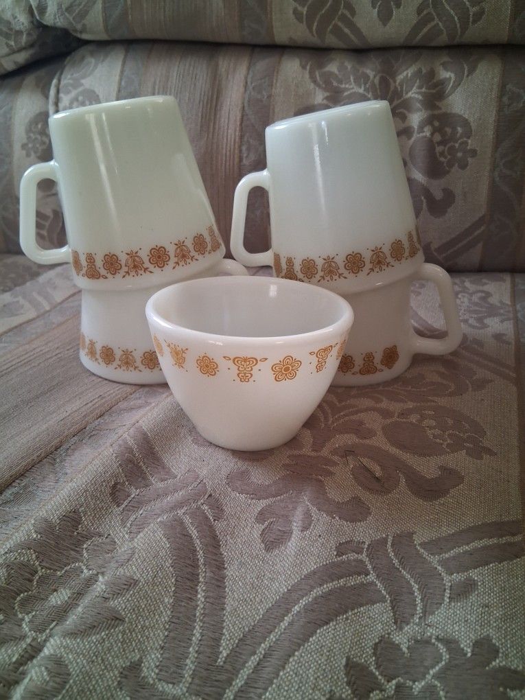 Pyrex Butterfly Gold Set