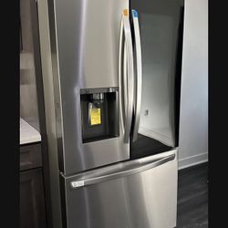 Lg Fridge With Knock On Door To See Inside 