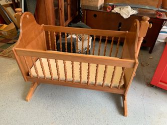 Rocking Bassinet Crib