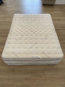 Saatva Classic 14.5 FIRM King Mattress - Like New