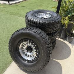 4 kmc rims 315/70/r17 bfg ko2  tires Tacoma rims Chevy rims 6 lug rims 35s  llantas r17 methods 