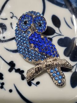 Vintage Blue Rhinestone Perched Owl Brooch Cobalt Pavé Bird Silver Tone Pin