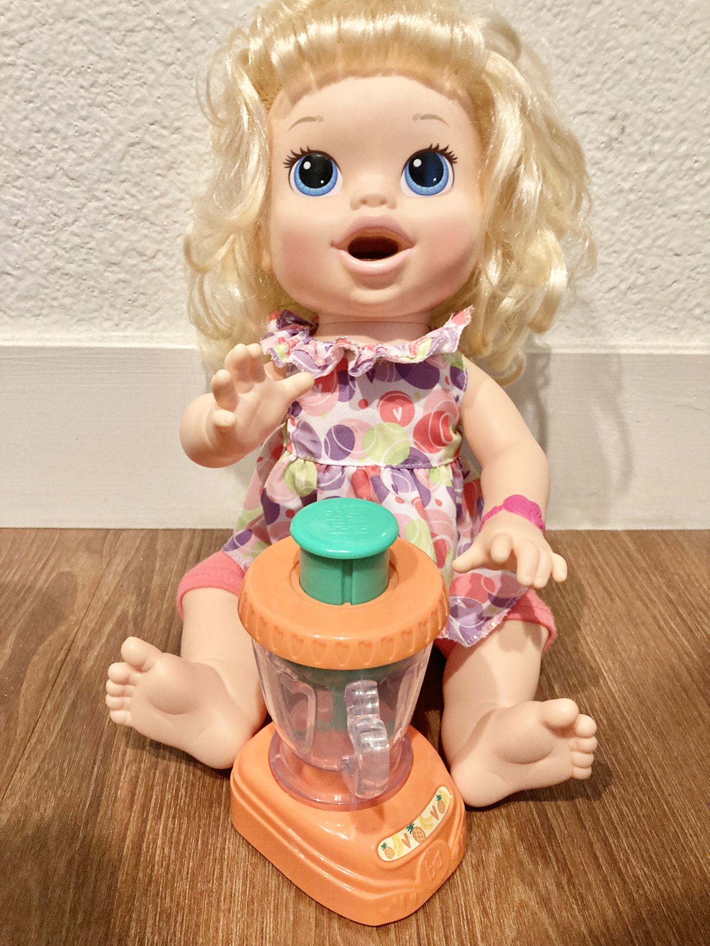 BABY ALIVE DOLL SNACKS SNACKIN' SARA BLONDE EATS POOPS TALKS English Spanish + Mixer