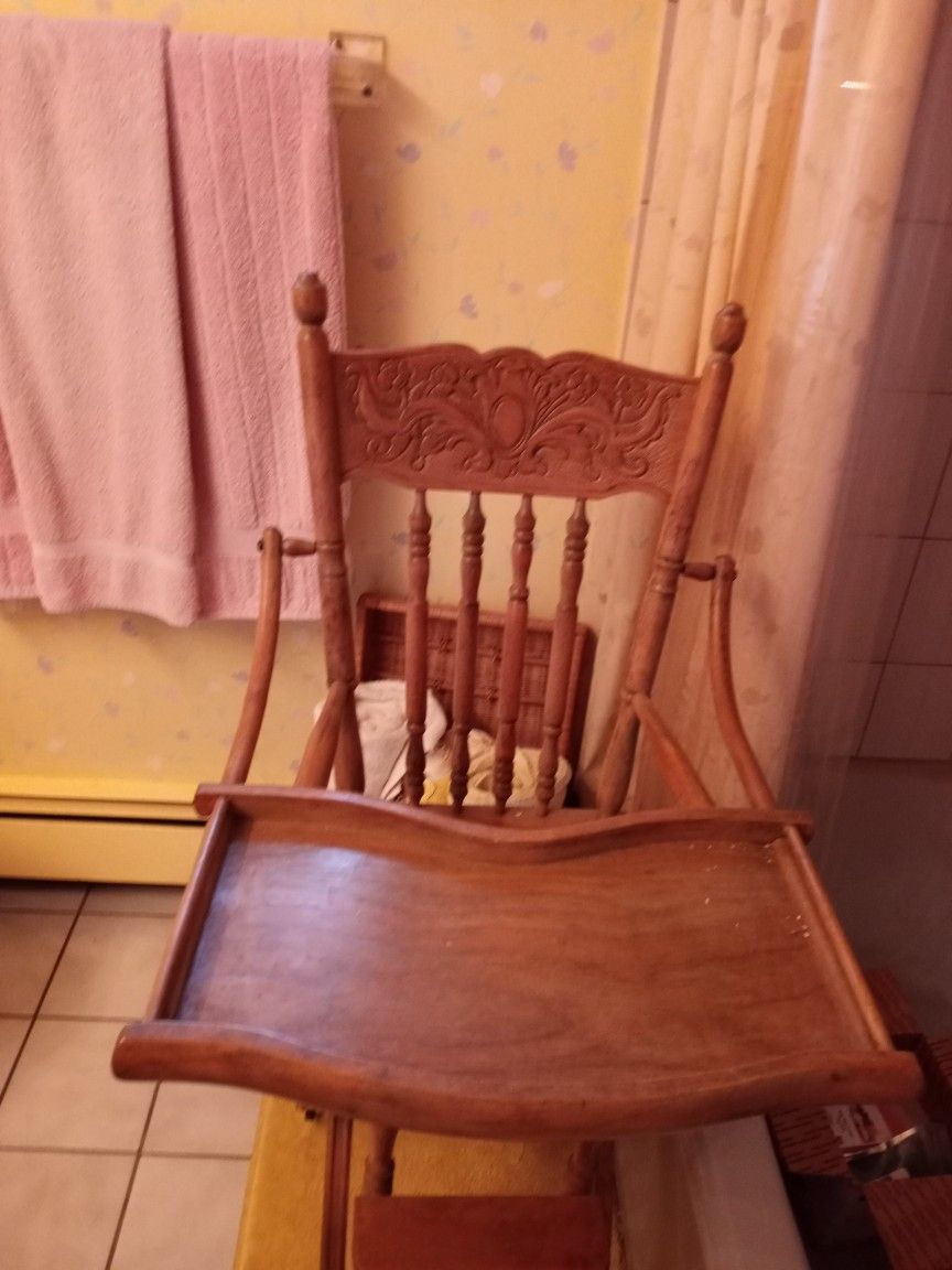 Antique High chair With Hight Adjustment
