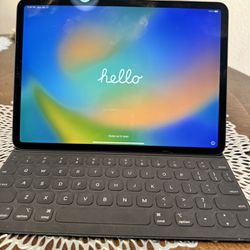 iPad Pro 11 Inch 256 GB With Keyboard! Very Good Condition!