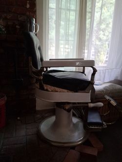 Antique Vintage Barber Chair