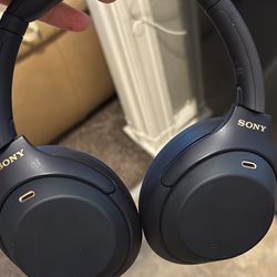 WH-1000XM4 Wireless Noise Cancelling Headphones (WORKING, but BATTERY NEEDS REPLACEMENT)