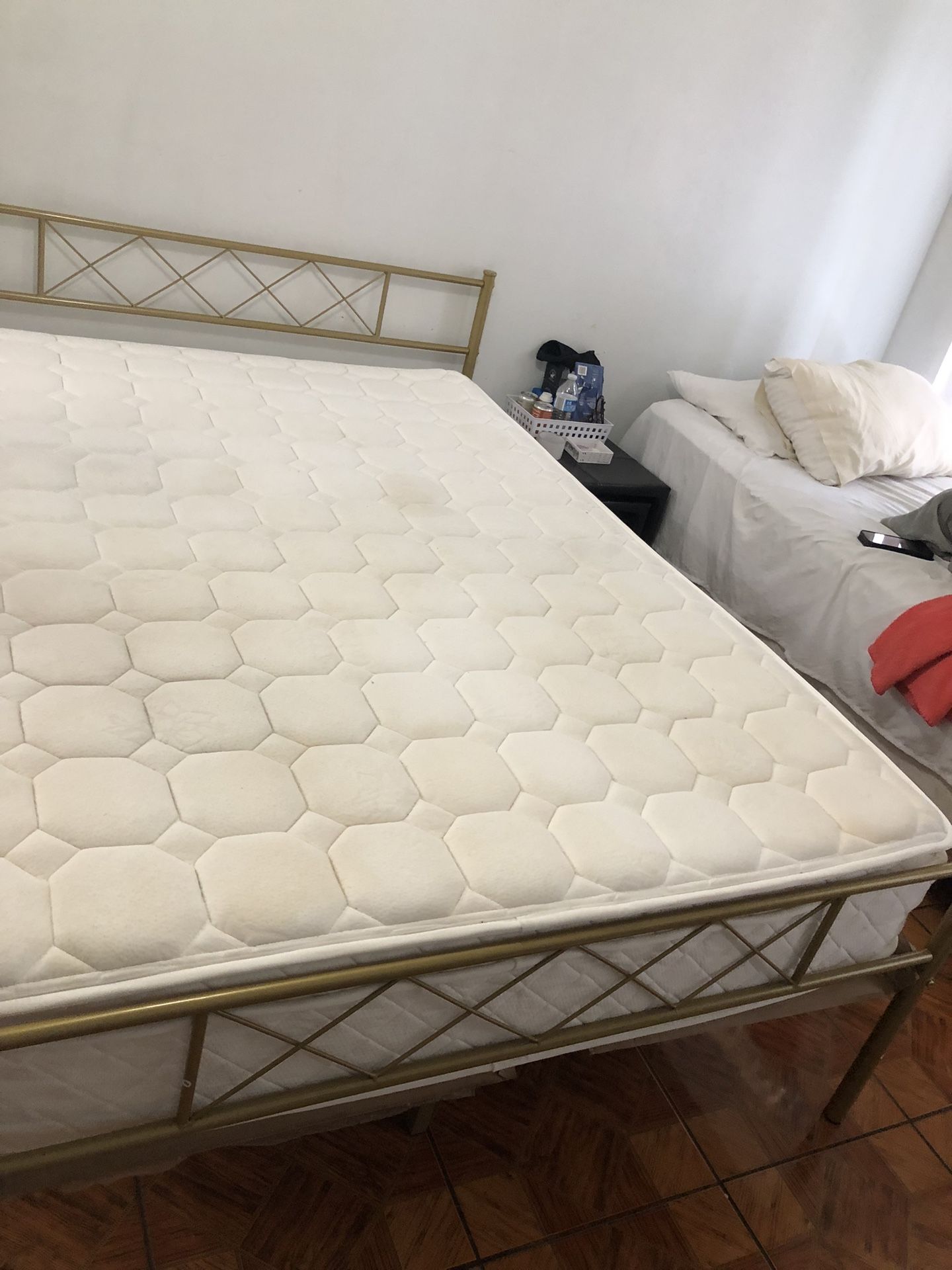 Cama Dorada Y Colchón Full