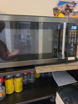 Casi  nuevo microwave Hamilton beach 1000 watts