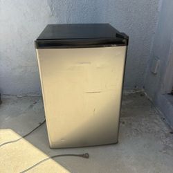 Black Hisense Mini Fridge with Freezer